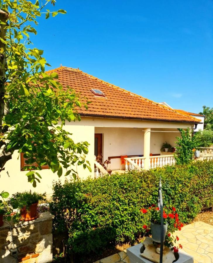 Holiday House Lili Vrsi Exteriér fotografie